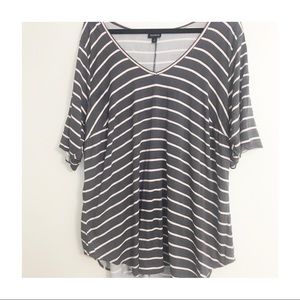Torrid size3 Super Soft Tunic V Neck Tee Grey/Pink